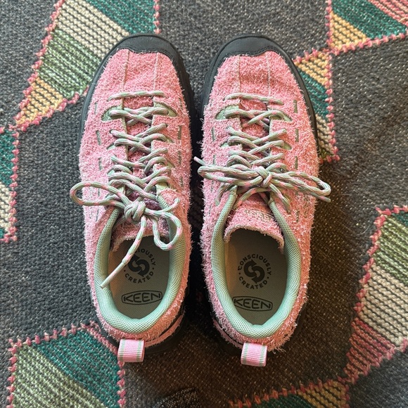 Keen Footwear
Size women’s 8 - Picture 3 of 4